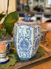 Blue & White Jar w/Foo Dog Lid