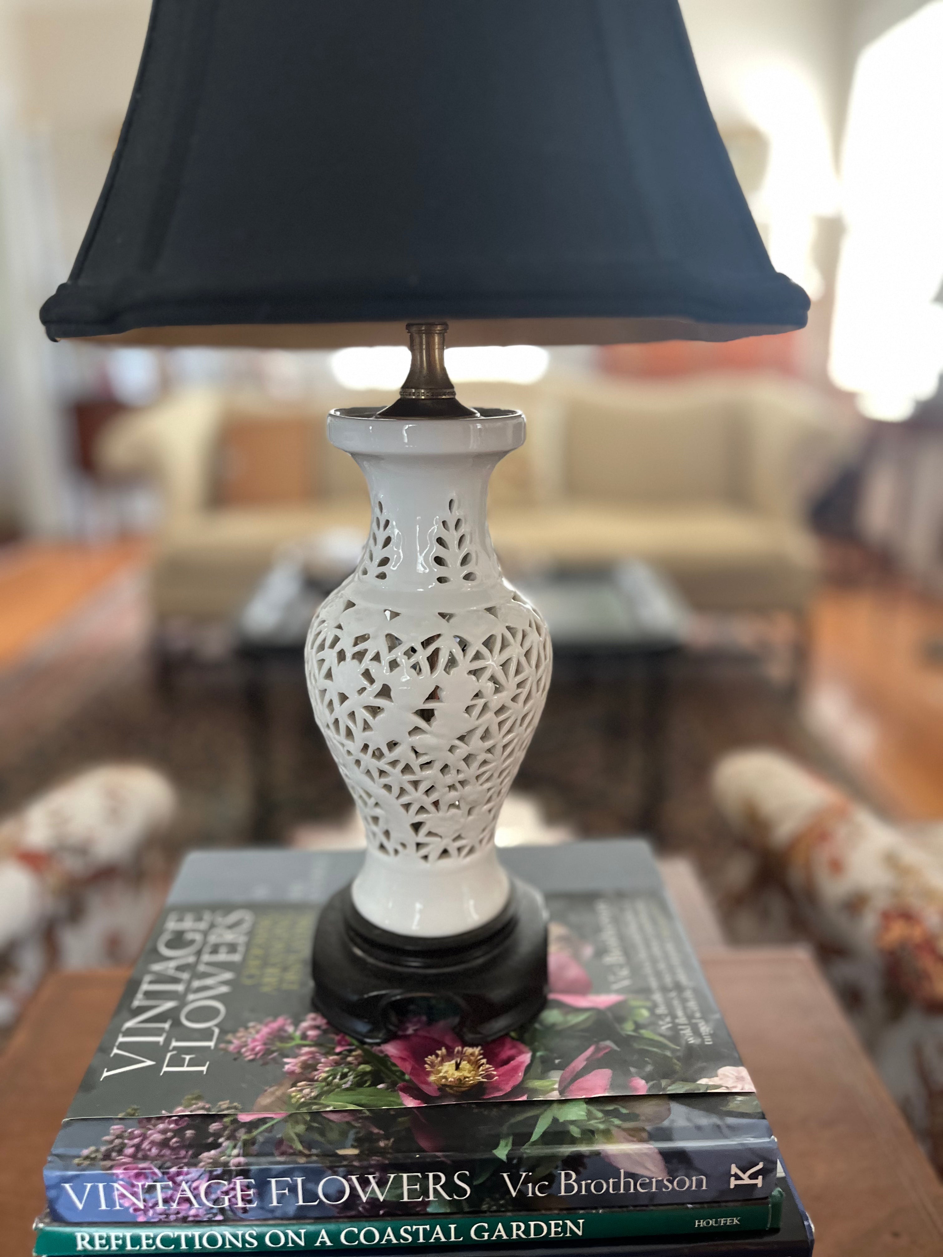 Petite Blanc de Chine Lamp