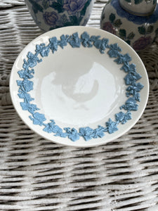 Wedgewood Queensware Footed Petit Fore Dish